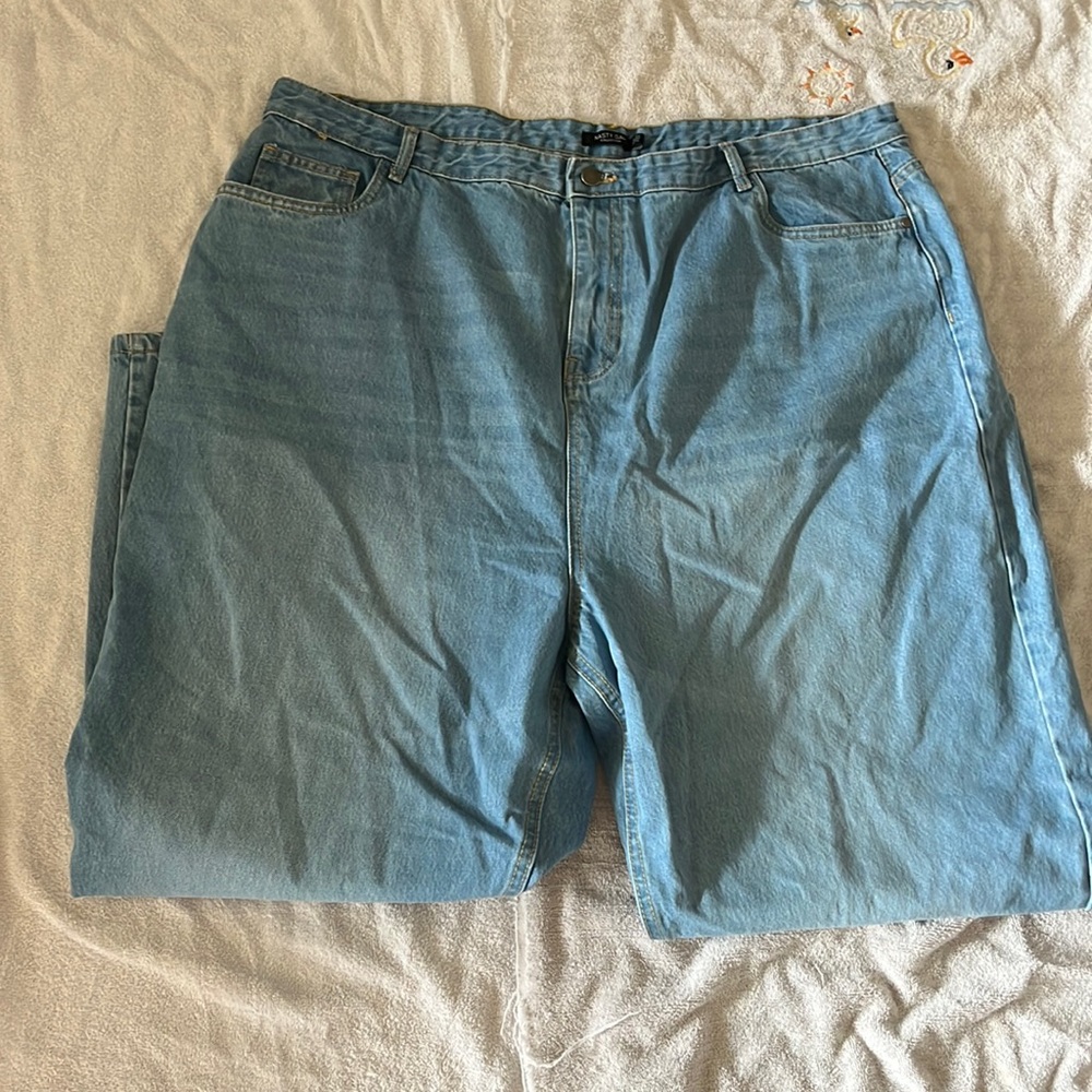 Nasty Gal Women’s Plus Size High Waisted Denim Mom Jeans size 20